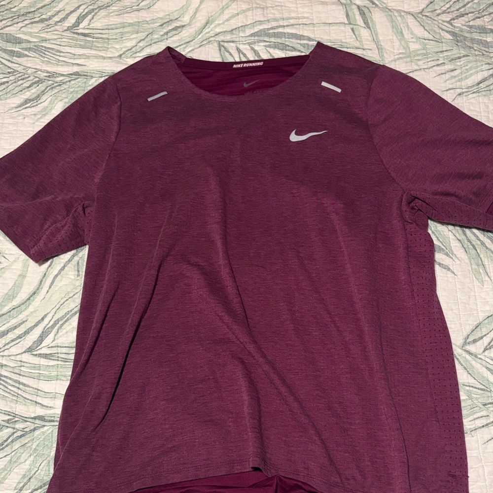 Nike Men's Maroon Short Sleeve Tee